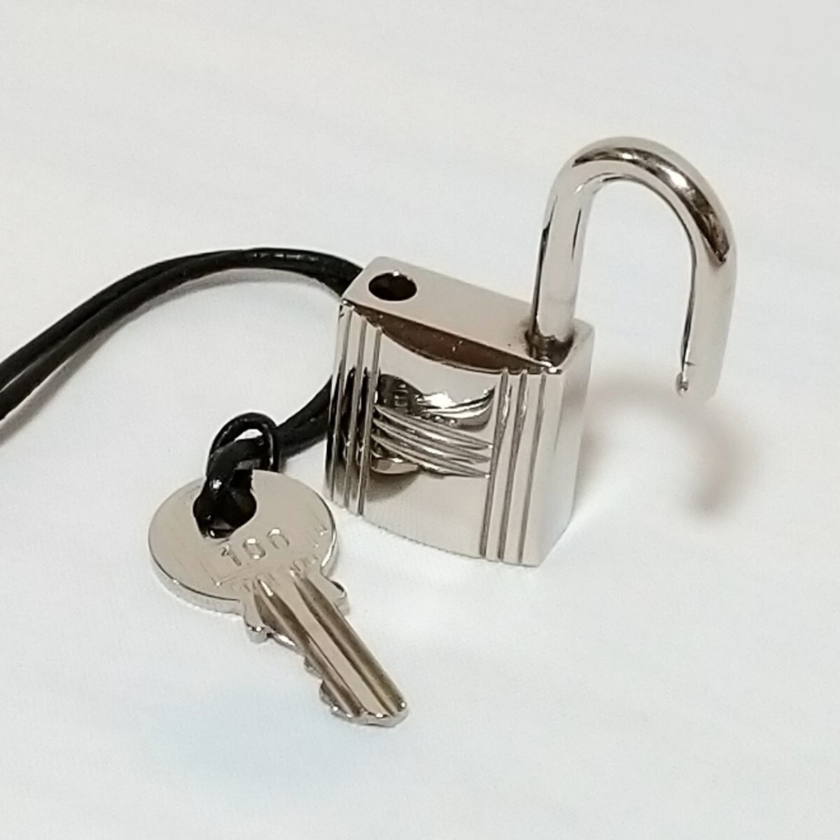 エルメス カデナ パドロック 南京錠 シルバー カギ HERMES キー 鍵