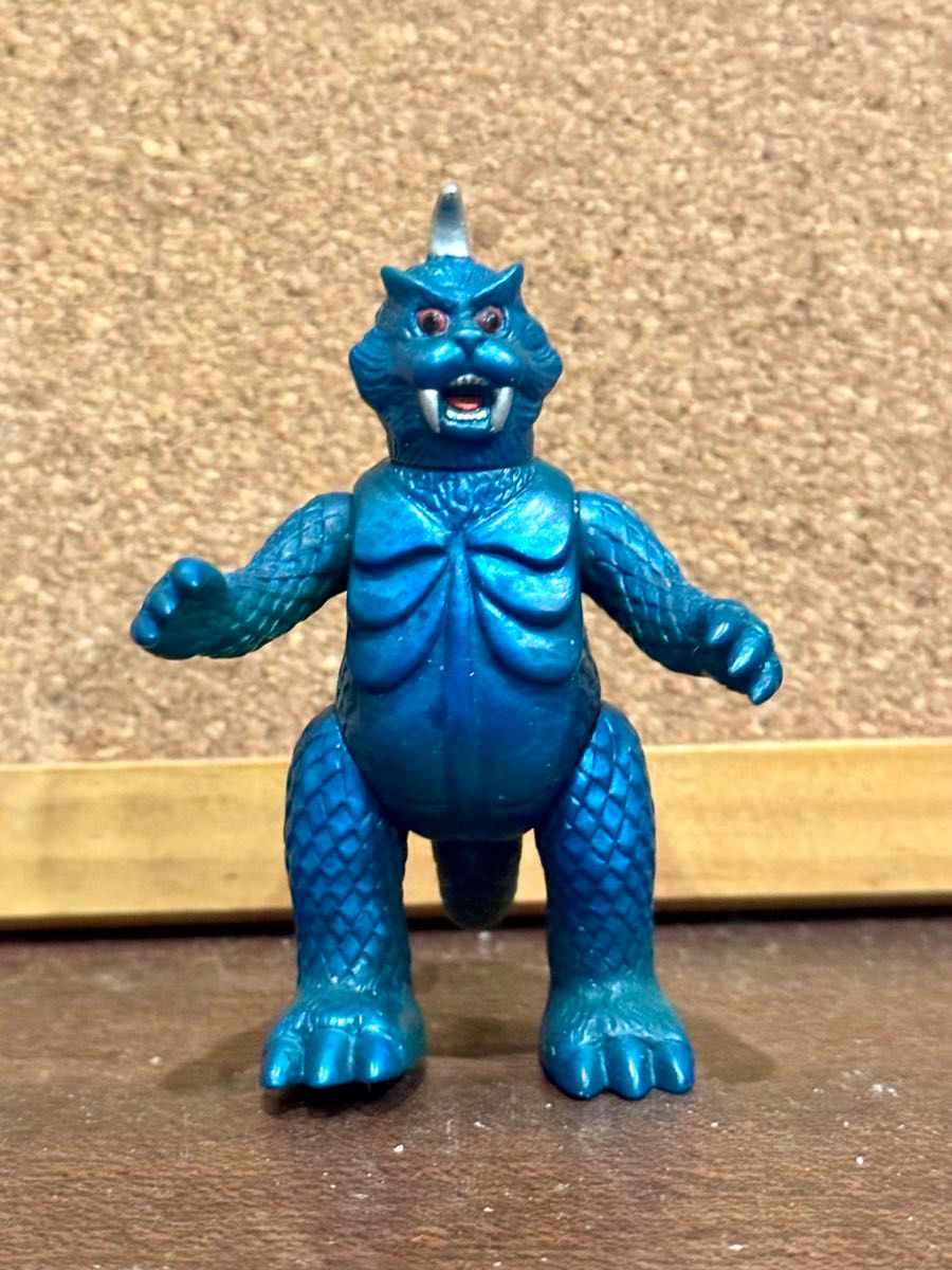 ブルマァク魂 ゴメス ガチャ ソフビ ウルトラQ ウルトラマン レトロ