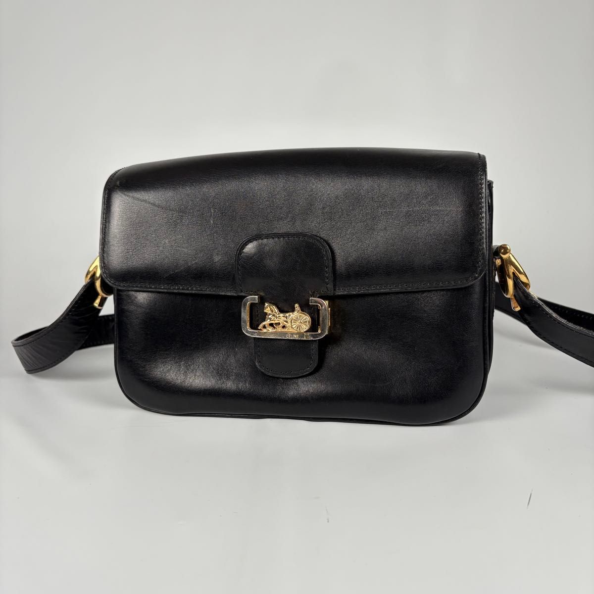 CELINE セリーヌ 馬車金具 ショルダーバッグ ブラック レザー