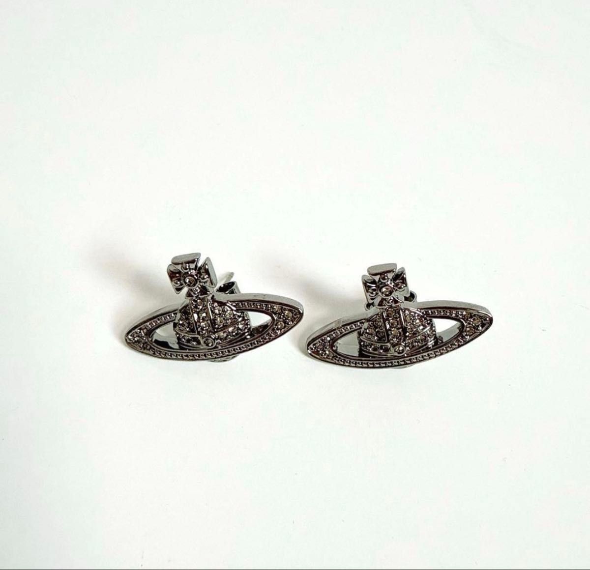 新品 Vivienne Westwood ミニ バス レリーフ ピアス オーブ