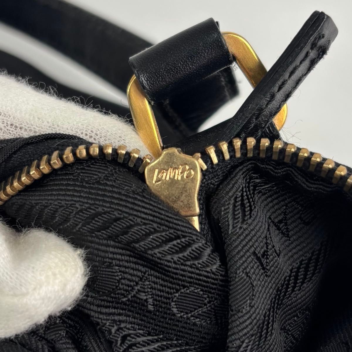 極美品 希少モデル PRADA プラダ ショルダーバッグ サコッシュ ターン