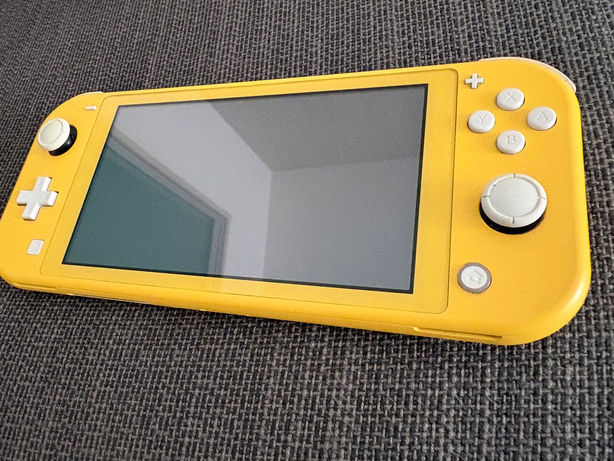 イエロー Switch Nintendo Lite ニンテンドースイッチライト 任天堂