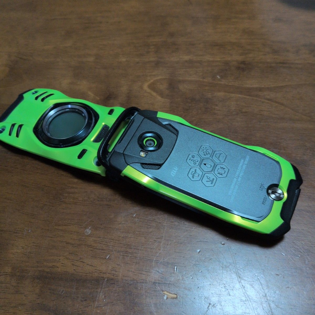 au GzOne TYPE-XX KYY31 リキッドグリーン 携帯電話本体｜Yahoo!フリマ