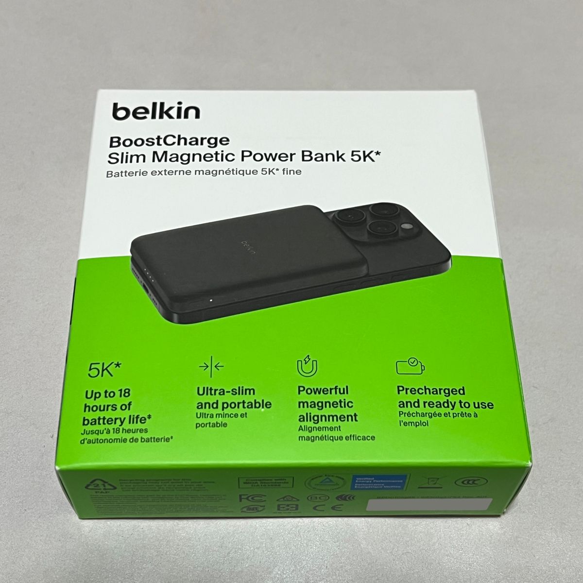 iPhone 13 SIMフリー 128GB ミッドナイト と Belkinモバイルバッテリー