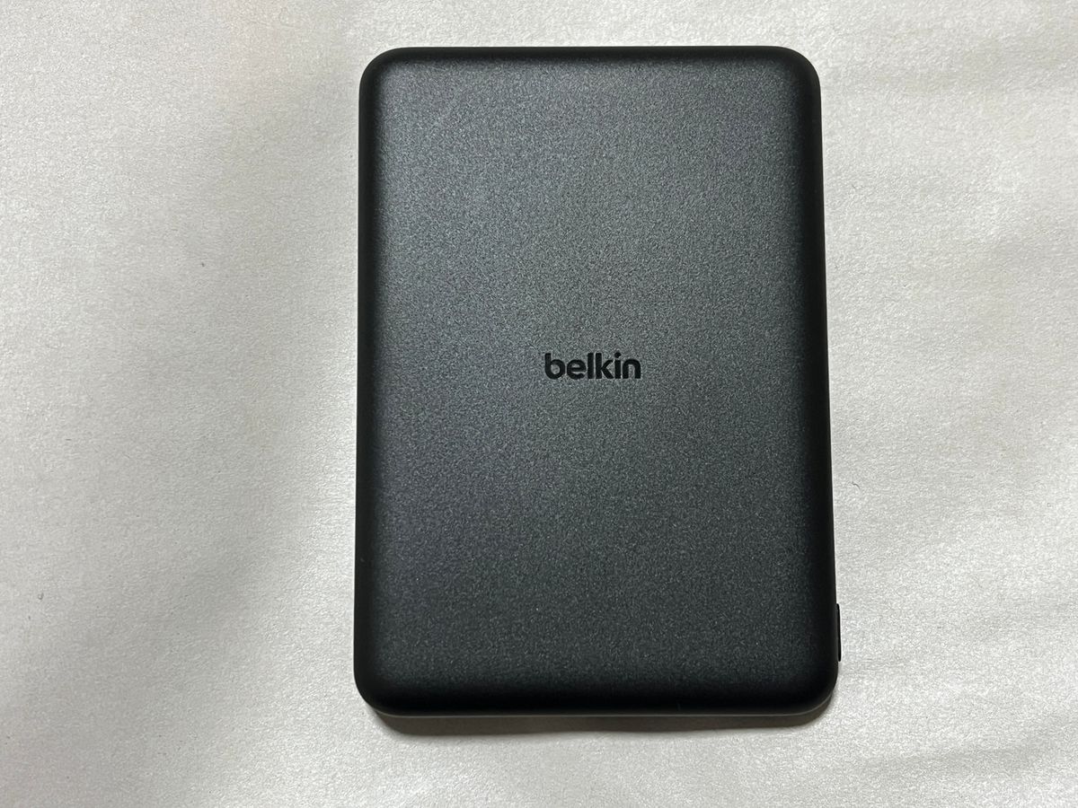 iPhone 13 SIMフリー 128GB ミッドナイト と Belkinモバイルバッテリー