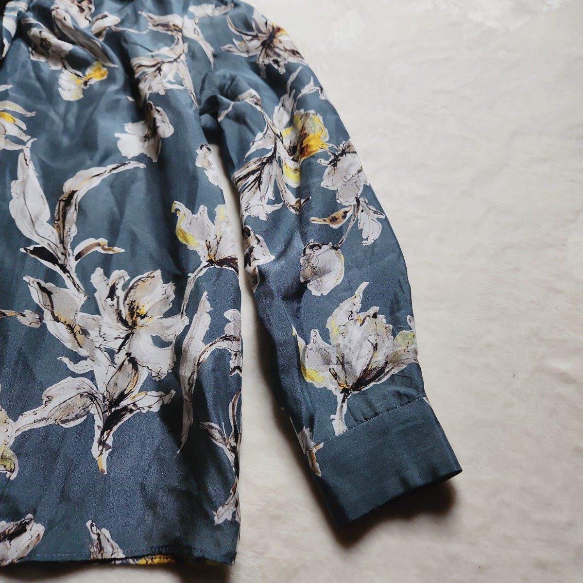 極美品 トゥモローランド シルクプラムフラワープリント ボウタイ