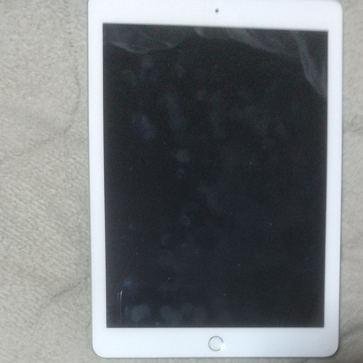 美品初期化済Apple iPad 第5世代 Wi-Fiモデル32GB シルバーiPad｜Yahoo