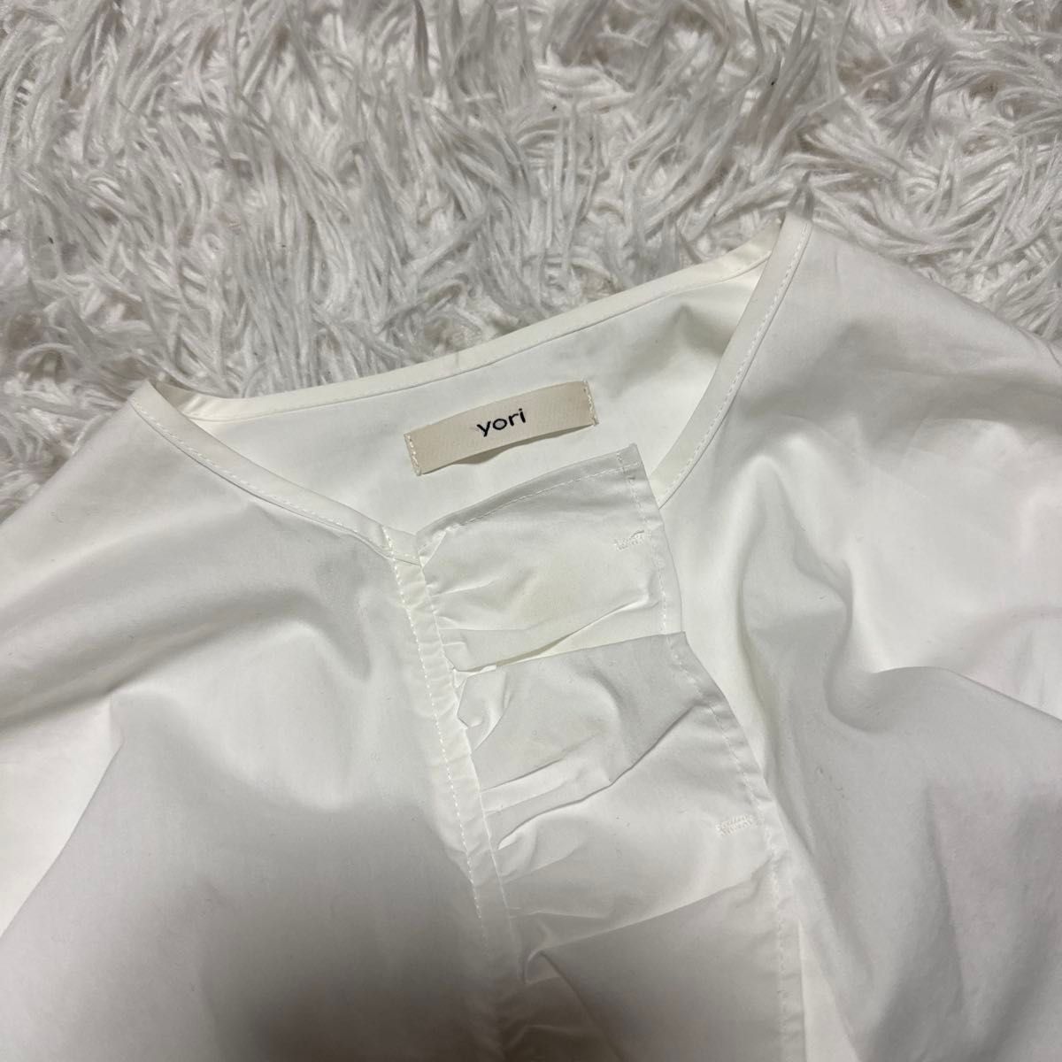美品 Yori ヨリ フロントフリルシャツ ブラウス ホワイト｜Yahoo