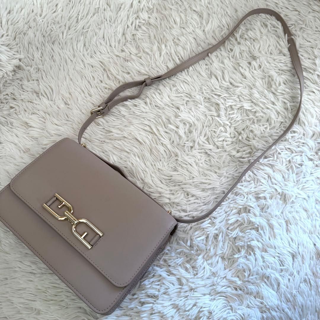 極美品フルラ 現行 METI ショルダーバッグ アーチロゴ レザー 袋付