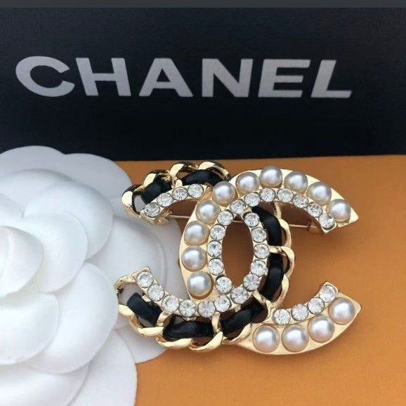 a14 ゴールドブラックロゴブローチシャネル｜Yahoo!フリマ（旧PayPay