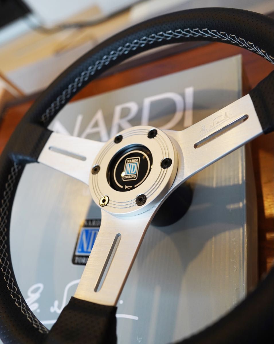数量限定】 ナルディ（NARDI） クラシック レザーステアリング 13
