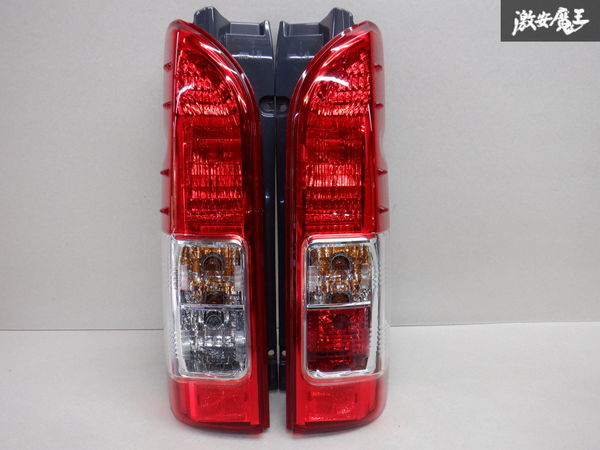 送料無料□ハイエース 200系 ワイド 4型 トヨタ純正 テールライト
