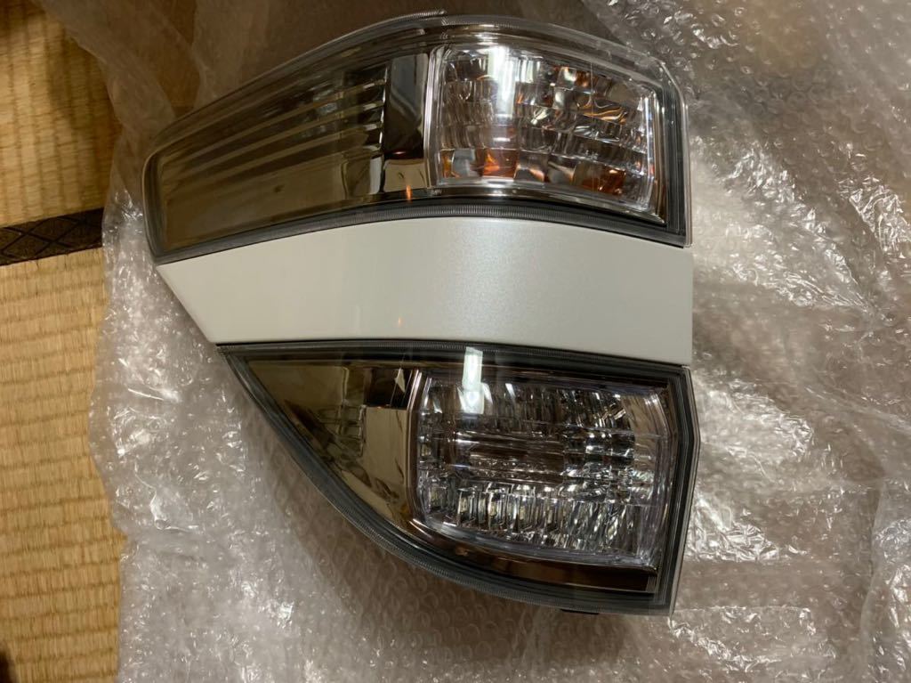 ☆美品☆ 20系 ヴェルファイア 純正 テール 右リアクォーター側 点灯