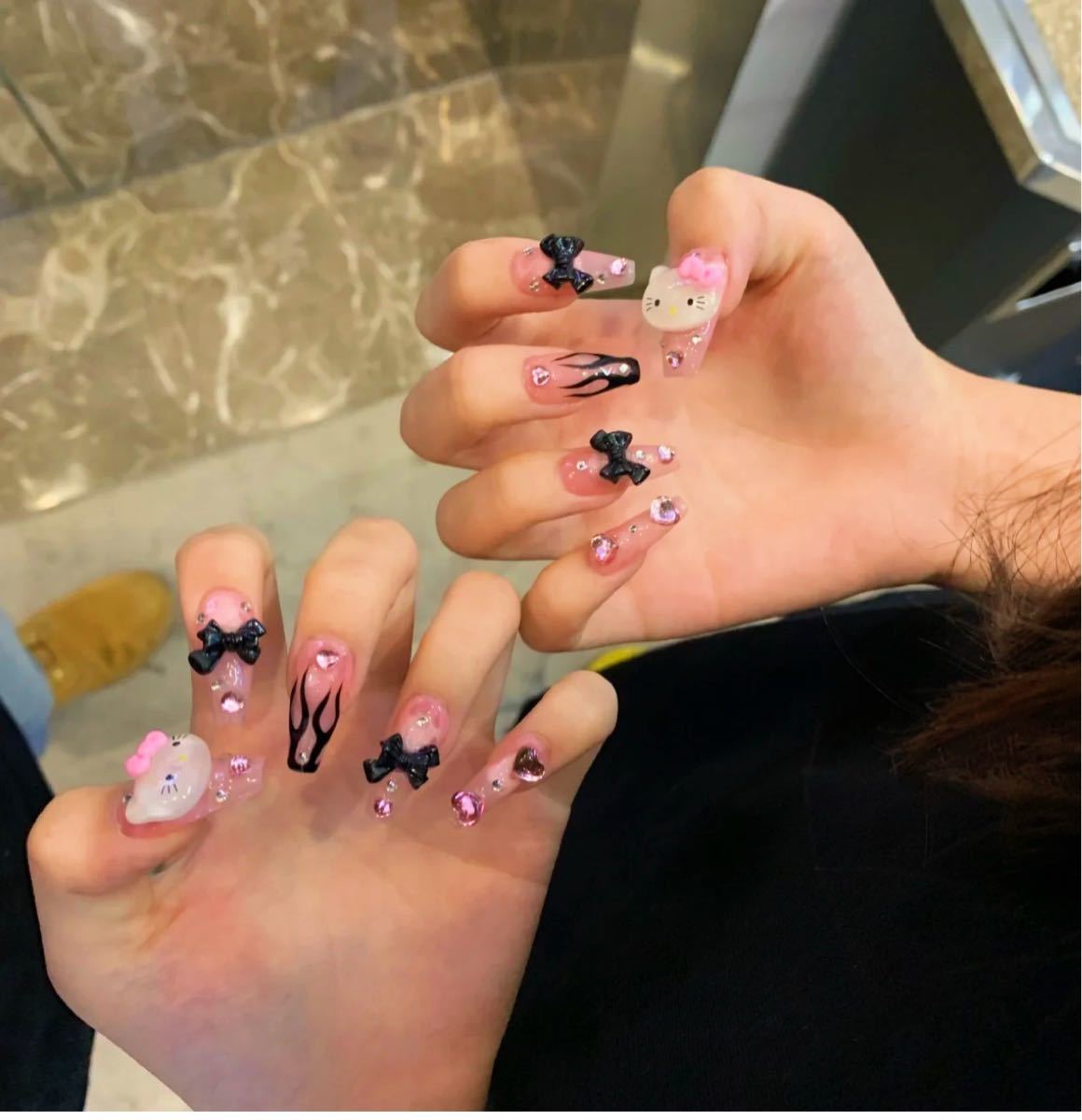 4個入り クリアホワイト 顔 かわいいピンクリボンのキティちゃん3D