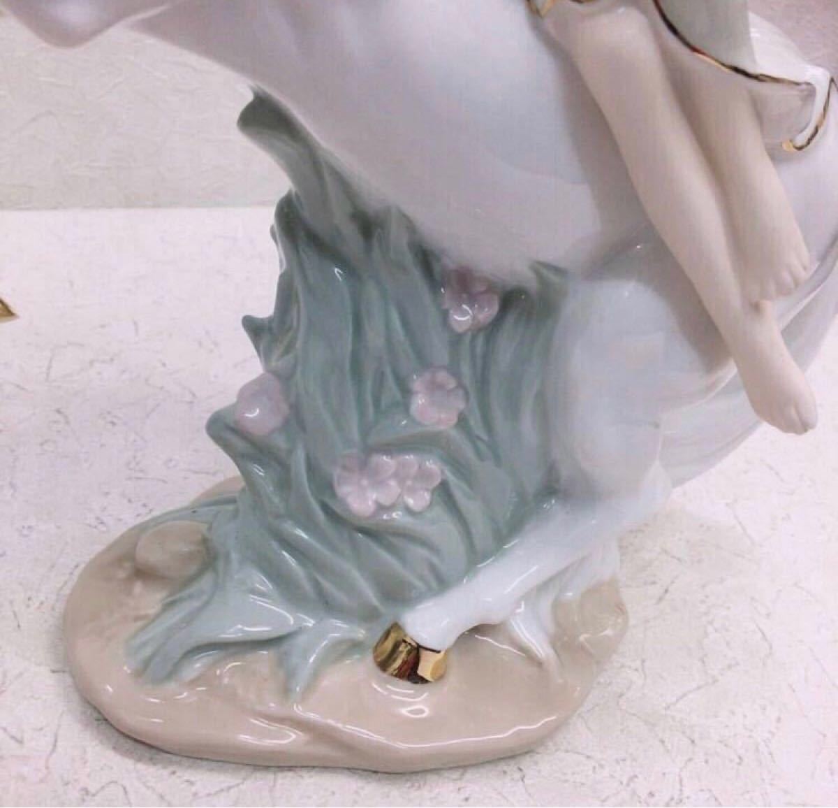 特別値下げ 馬に乗る女性リヤドロ風 西洋陶器 北欧磁器 陶器製人形