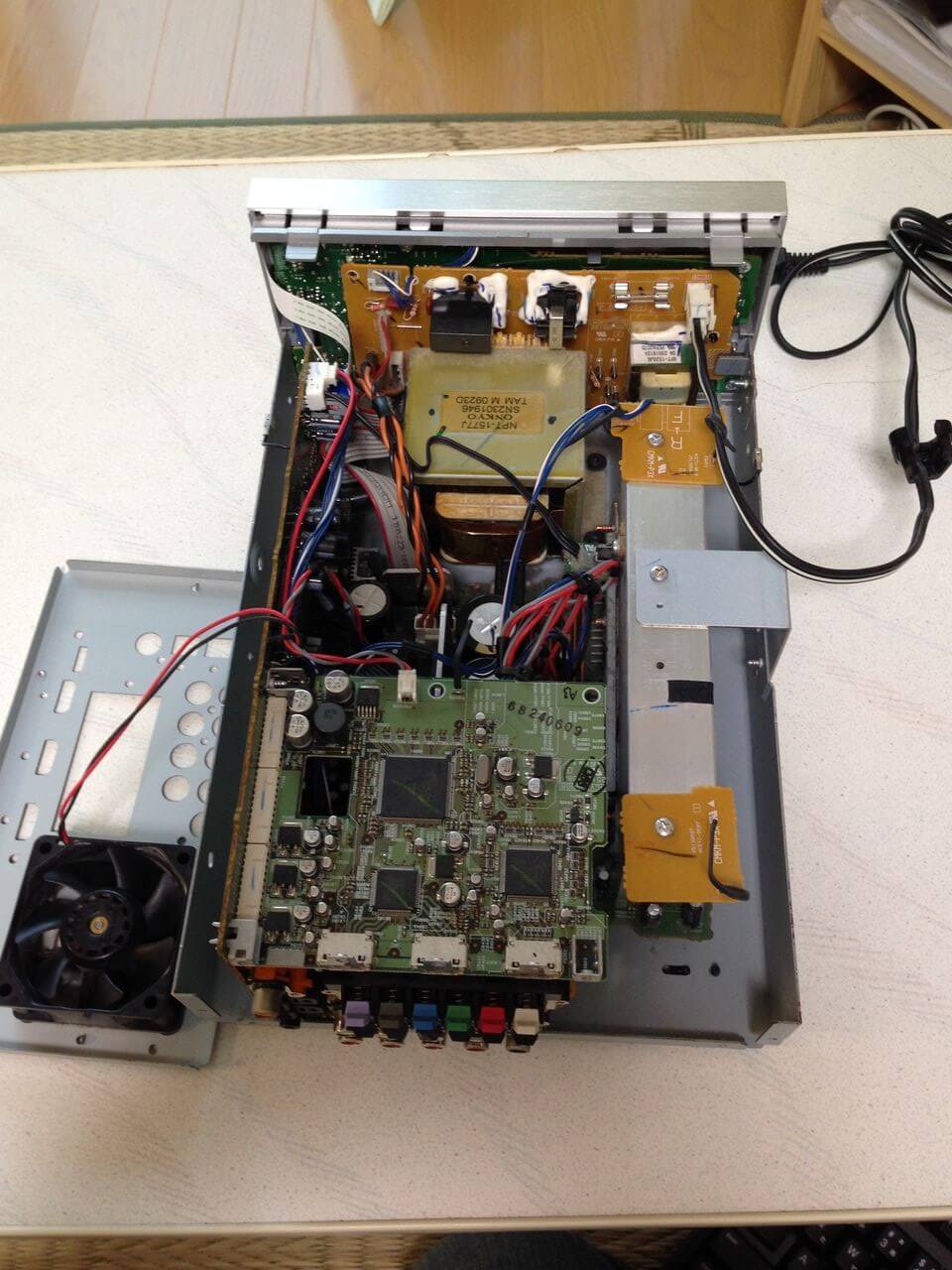 ONKYO製 SA-205HDオーディオアンプの音づまりを修理 | 有限会社オー