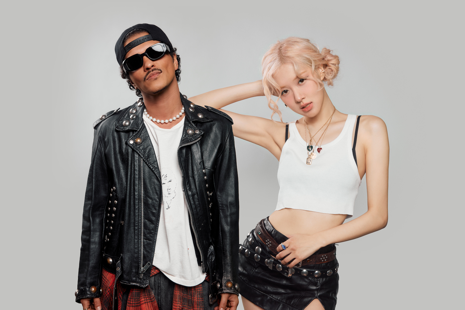 ROSÉ & Bruno Mars Make History With “APT.” - Atwood Magazine