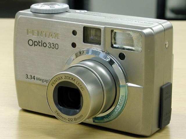 ペンタックス、クラス最小最軽量の3倍ズームデジタルカメラ