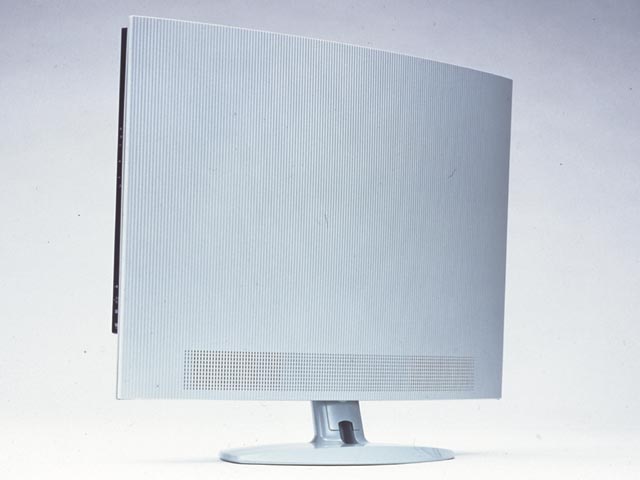 ソニー、ハイビジョンに対応したワイド17V型の「液晶WEGA」