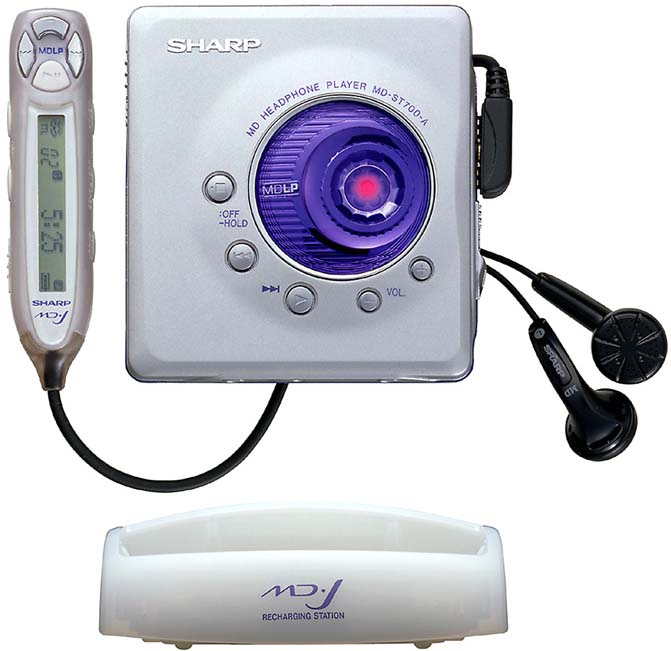 シャープ、両面デザインを採用したMDヘッドホンプレーヤー