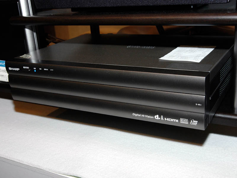 シャープ、フルHDリアルパネル搭載の45V型「AQUOS」