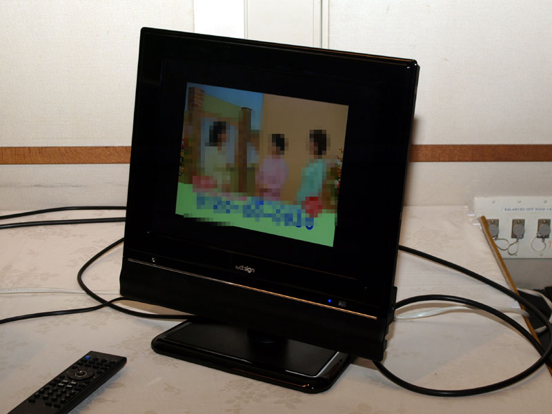 バイ・デザイン、実売5万円の地デジ対応15型液晶テレビ