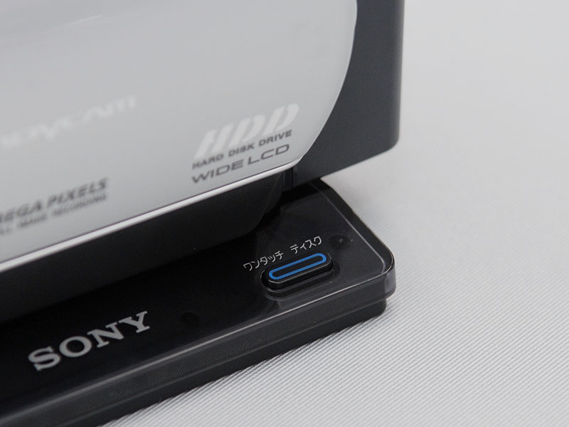 ソニー、SD録画対応の40GB HDDカム「DCR-SR300」