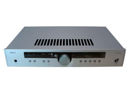 デノンラボ、ARCAMの中級プリメインアンプ「A70」