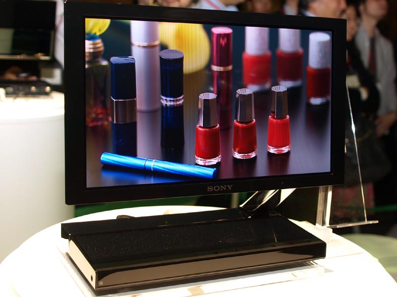 ソニー、薄さ3mmの11型有機ELテレビを12月発売