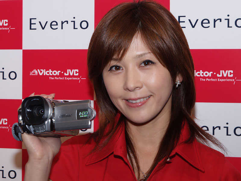 ビクター、HDDカメラ「Everio」の3CCD最上位モデル
