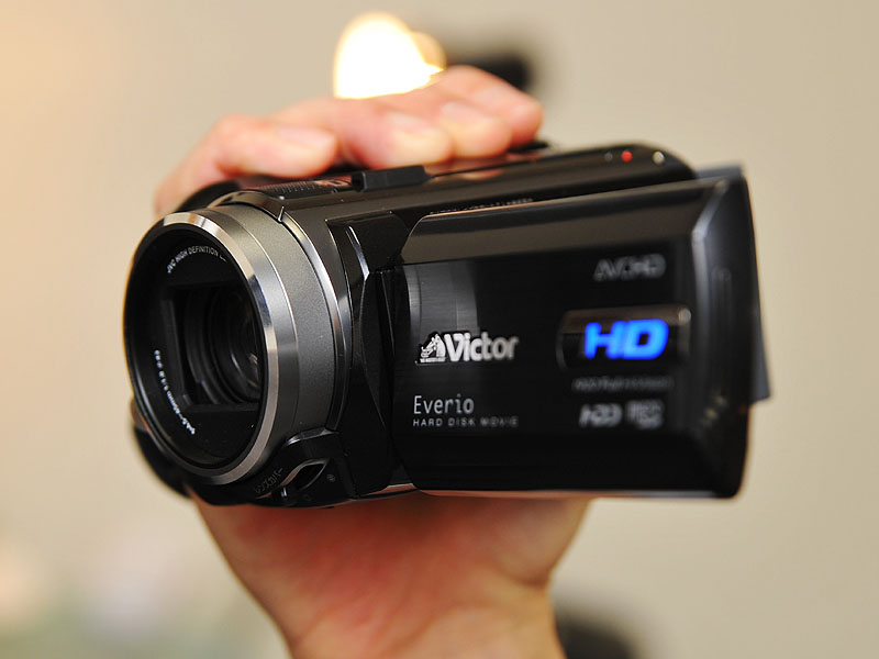 ビクター、AVCHD/MPEG-2両対応のHDD搭載「Everio」