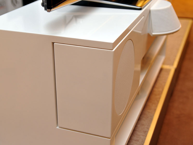 niro1.com、新フロントサラウンドシステム「“Q:”」