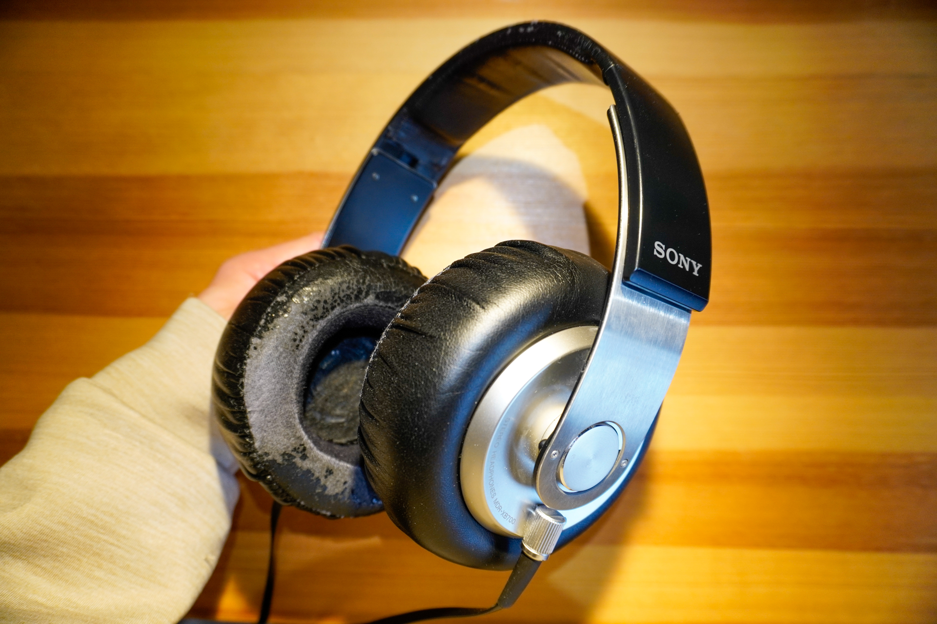 ミニレビュー】重低音と没入感が最高!! 15年来の相棒ソニー「MDR-XB700