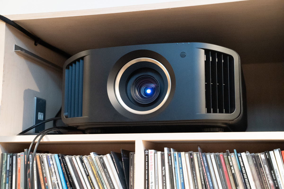 レビュー】ビクター新世代D-ILA & レーザー光源「V800R」を自宅で