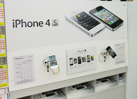 スマートフォンが携帯電話の月間販売台数の7割に、「iPhone 4S」効果で
