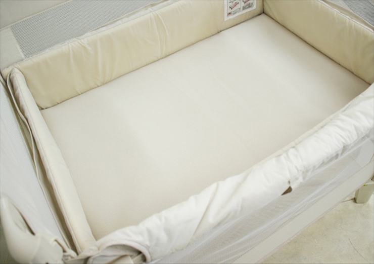 ココネル エアー ミルク WH アップリカ製折り畳みベビーベッド №44915