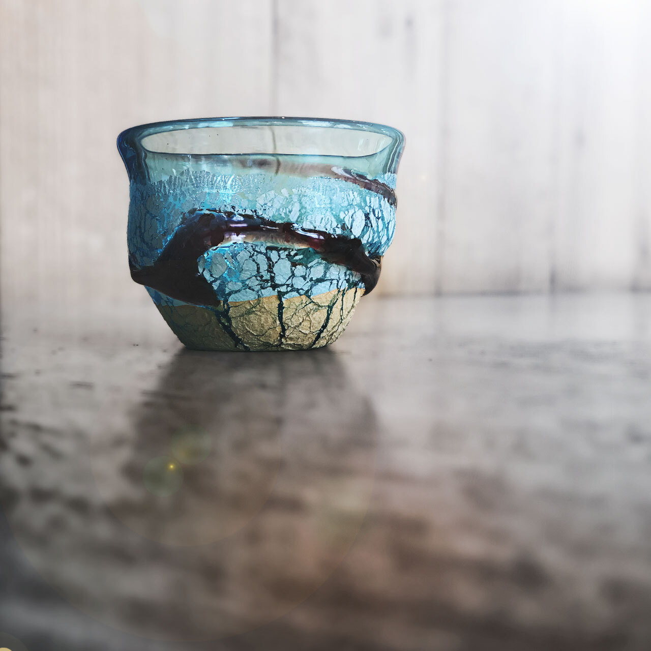 宙吹きガラス工房虹】土紋ぐいのみ 水色 [琉球ガラス] | 【琉球ガラス