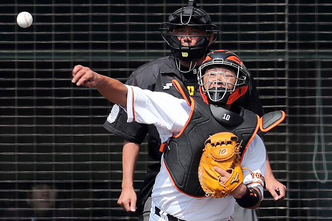 巨人・阿部慎之助選手 試合前、地面に「冷静」と書いた理由 – BASEBALL