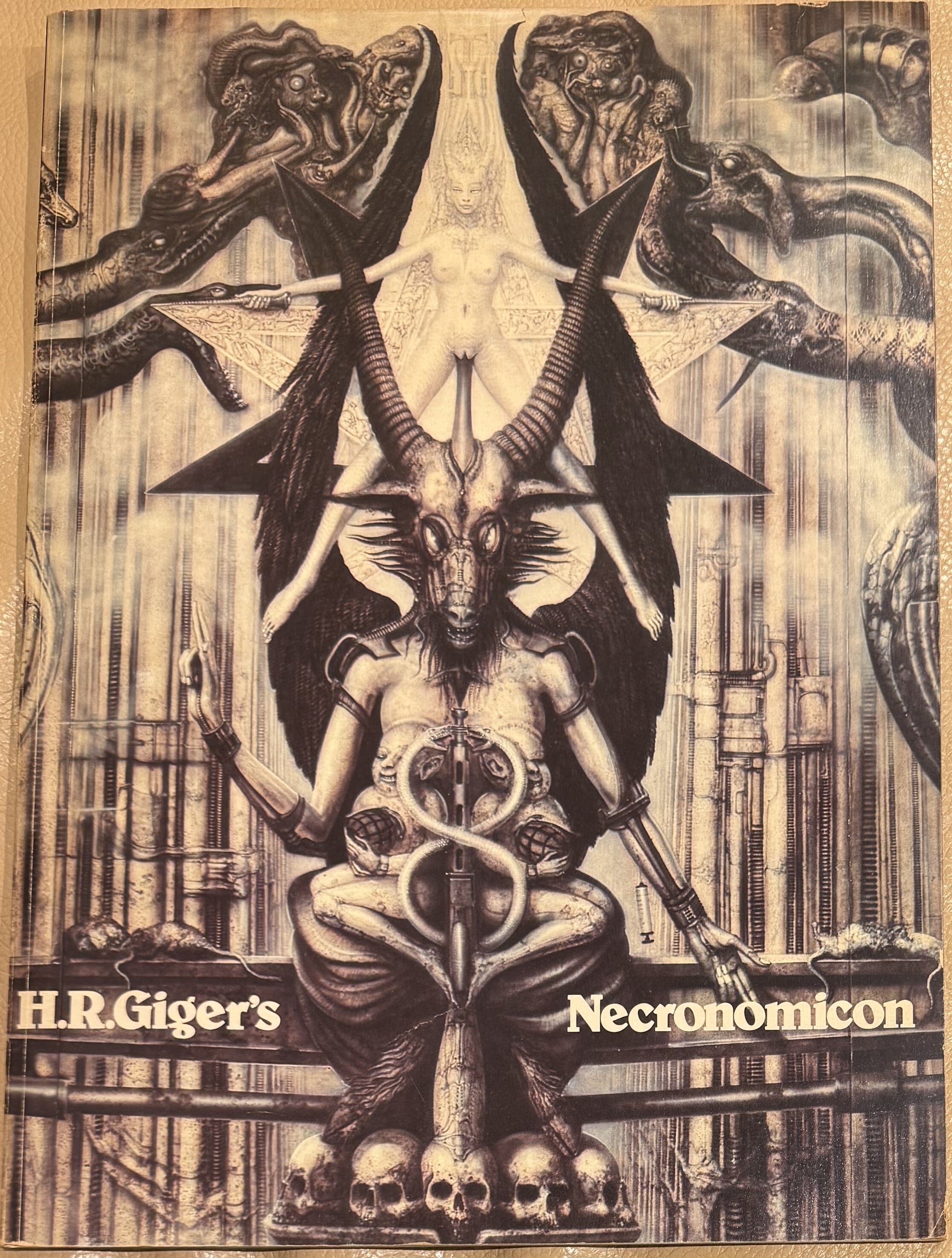 H.R. Giger's Necronomicon H・R・ギーガー 「ネクロノミコン」 ※署名