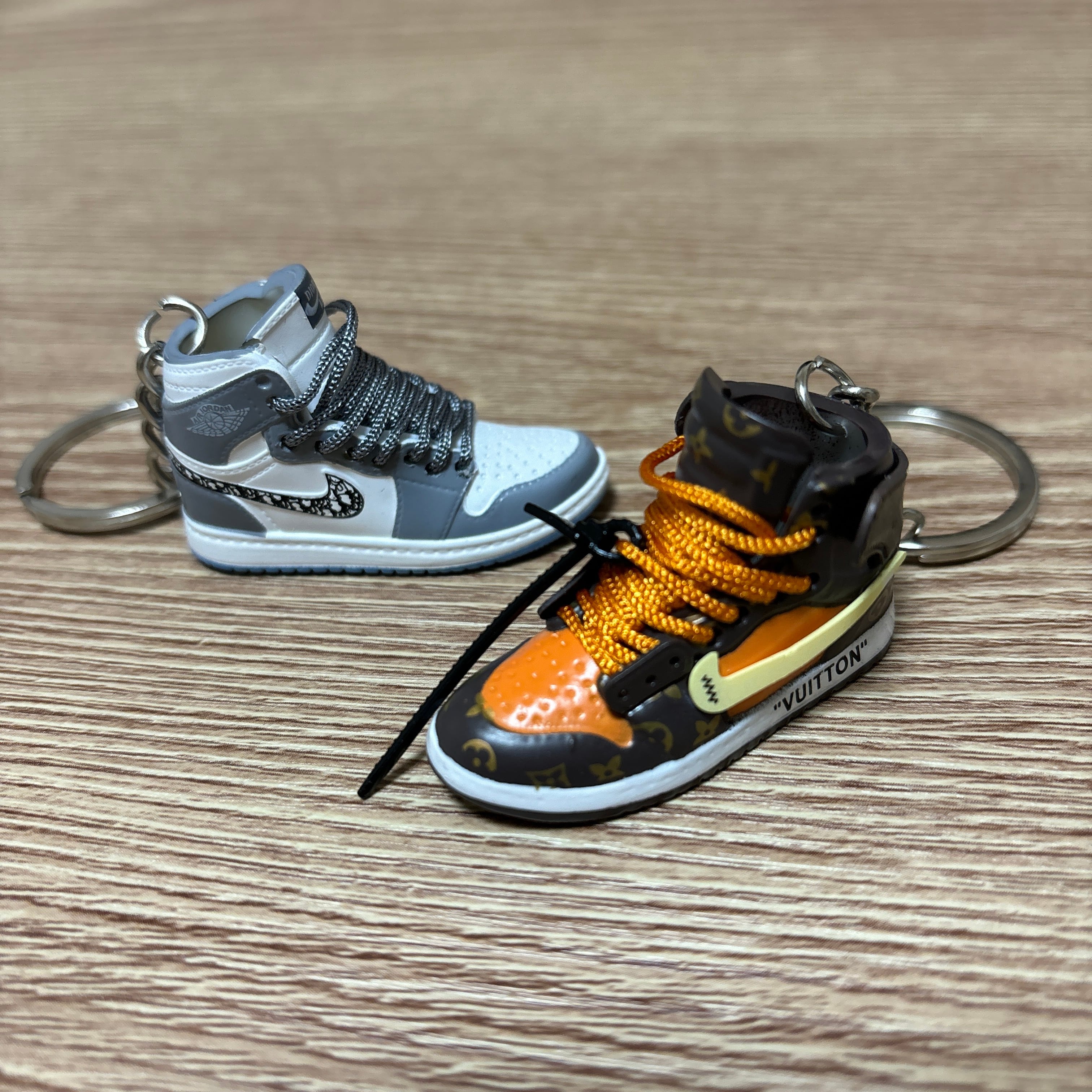 NIKE スニーカー キーホルダー Dior VUITTON | MEANGEL