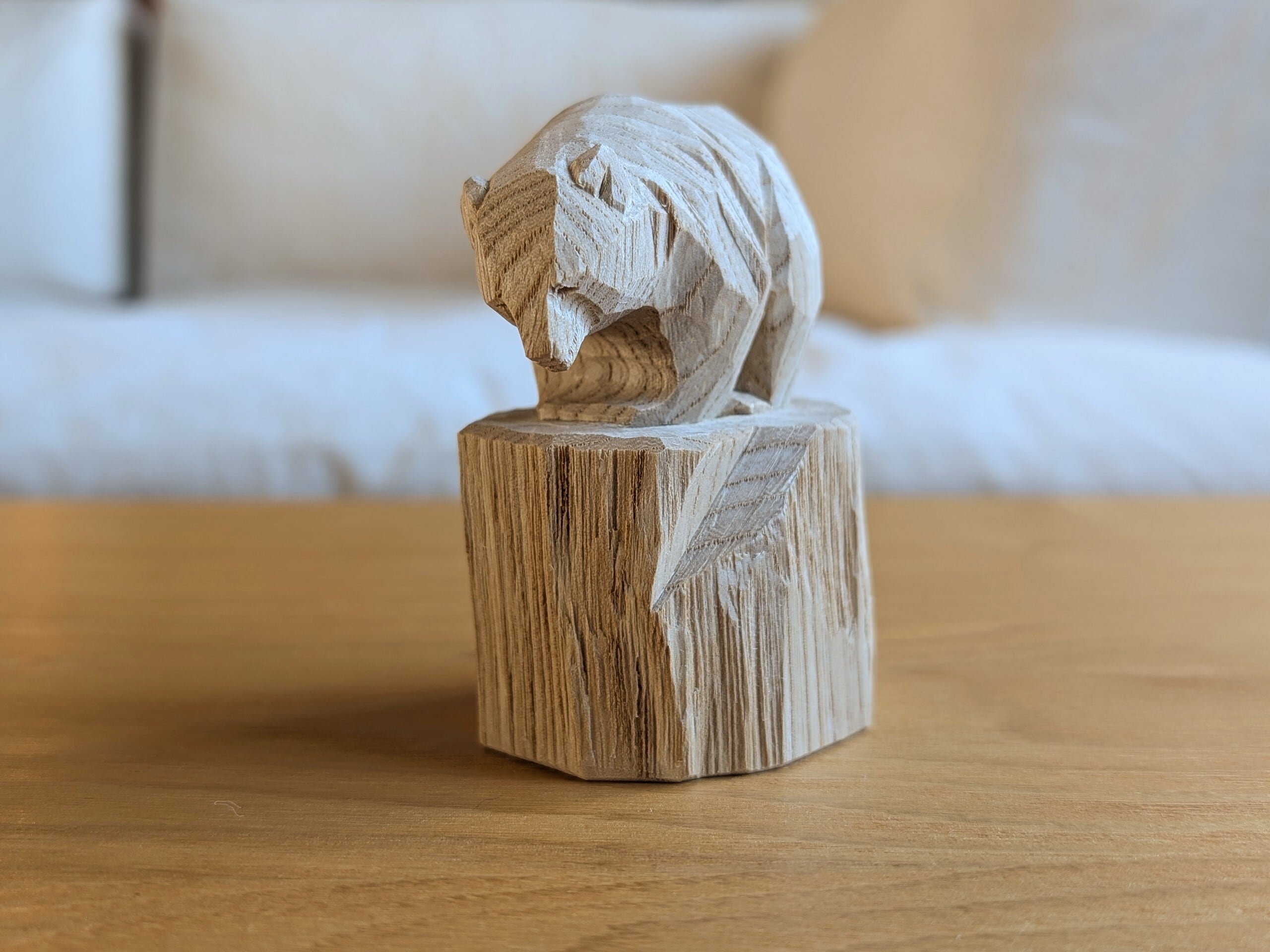 賀上隼敬 台座つきの熊 #10「勇士」 | 木彫りの熊 | inoya | Basic