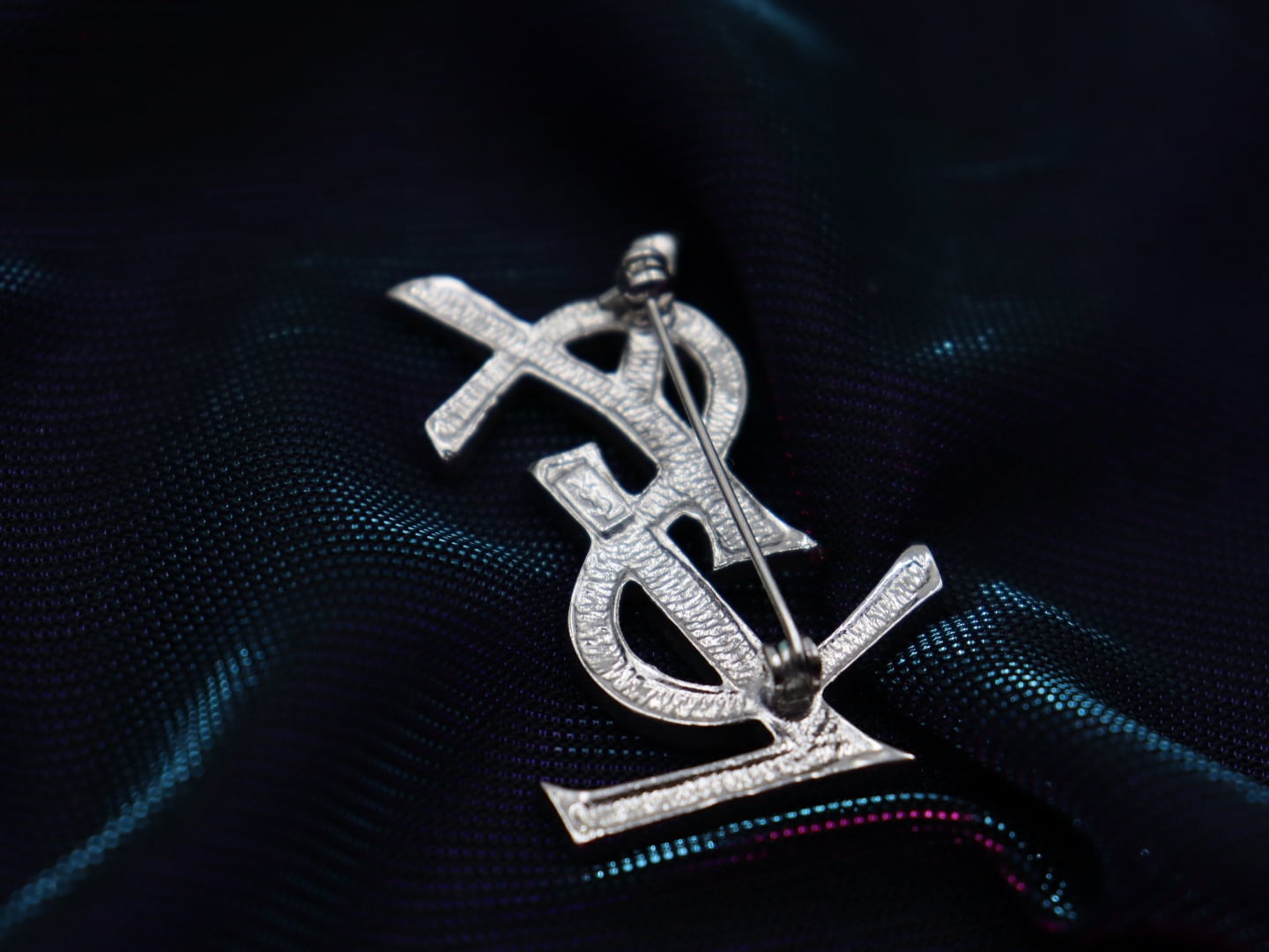 保管品】イブサンローラン ロゴ ブローチ ストーン YSL シルバー