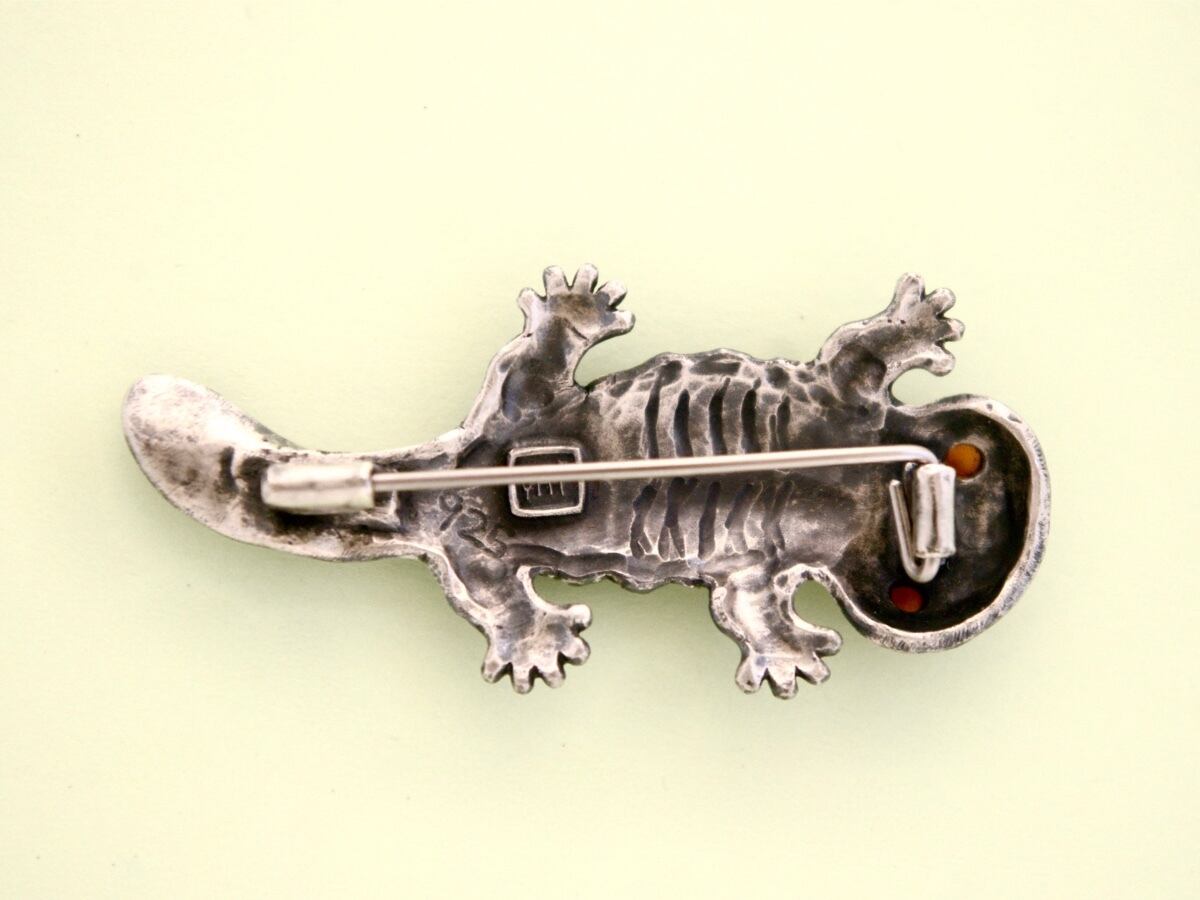 小さなオオサンショウウオ ] ブローチ | kazuma nagai