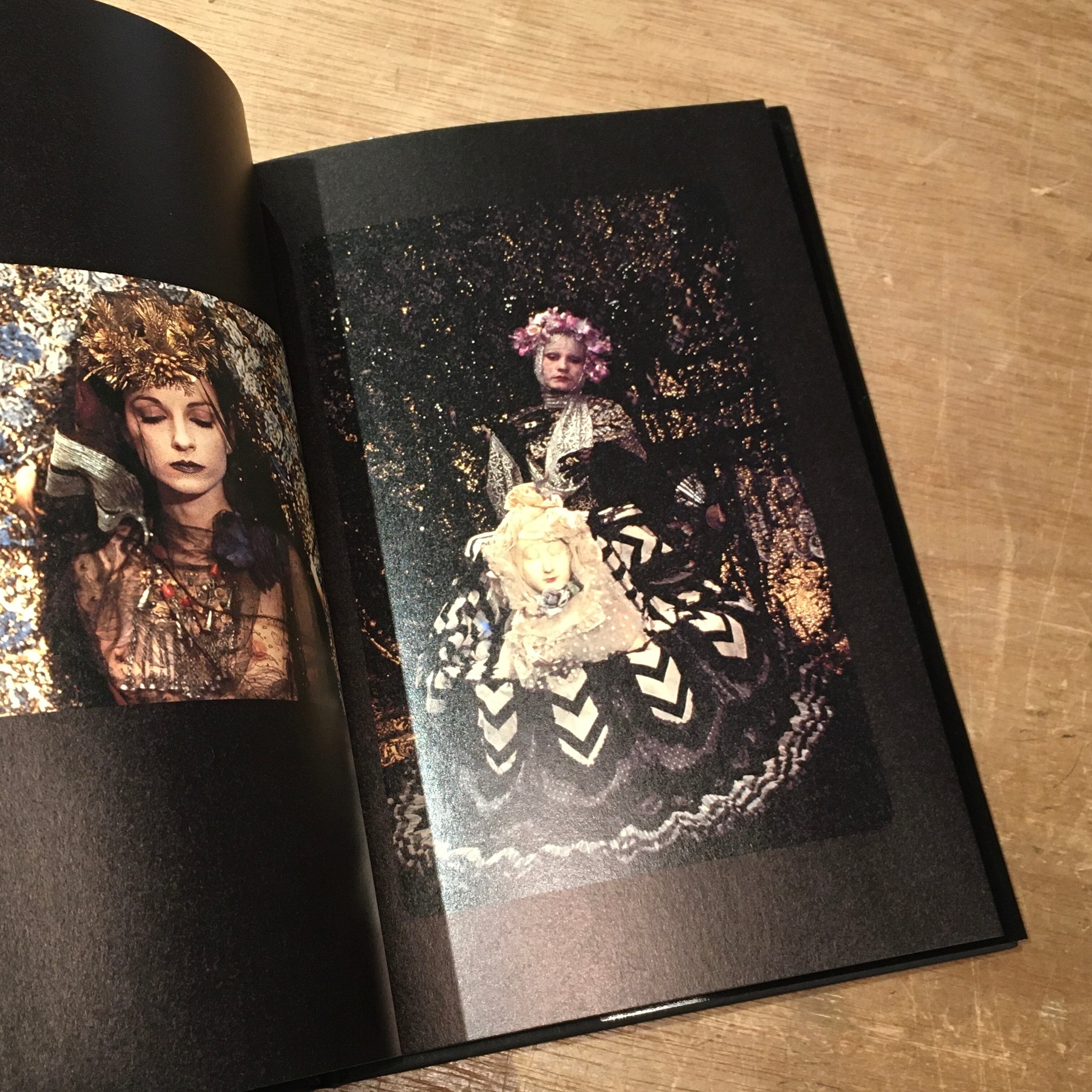 イリナ・イオネスコ写真集『R』 | 百年