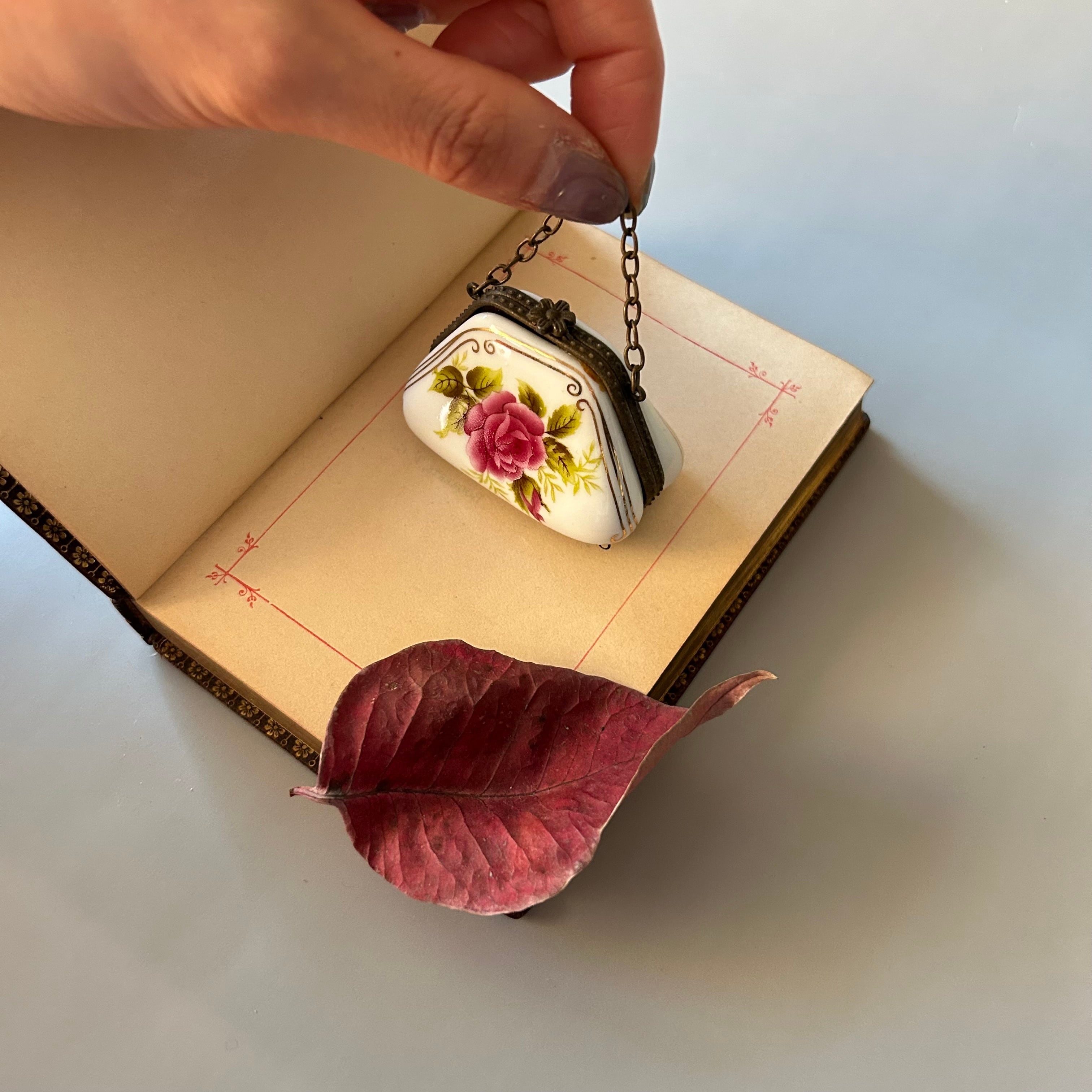 リモージュ焼 バッグ型ピルケース〈ポーセリンアート刻印あり〉 | Rika