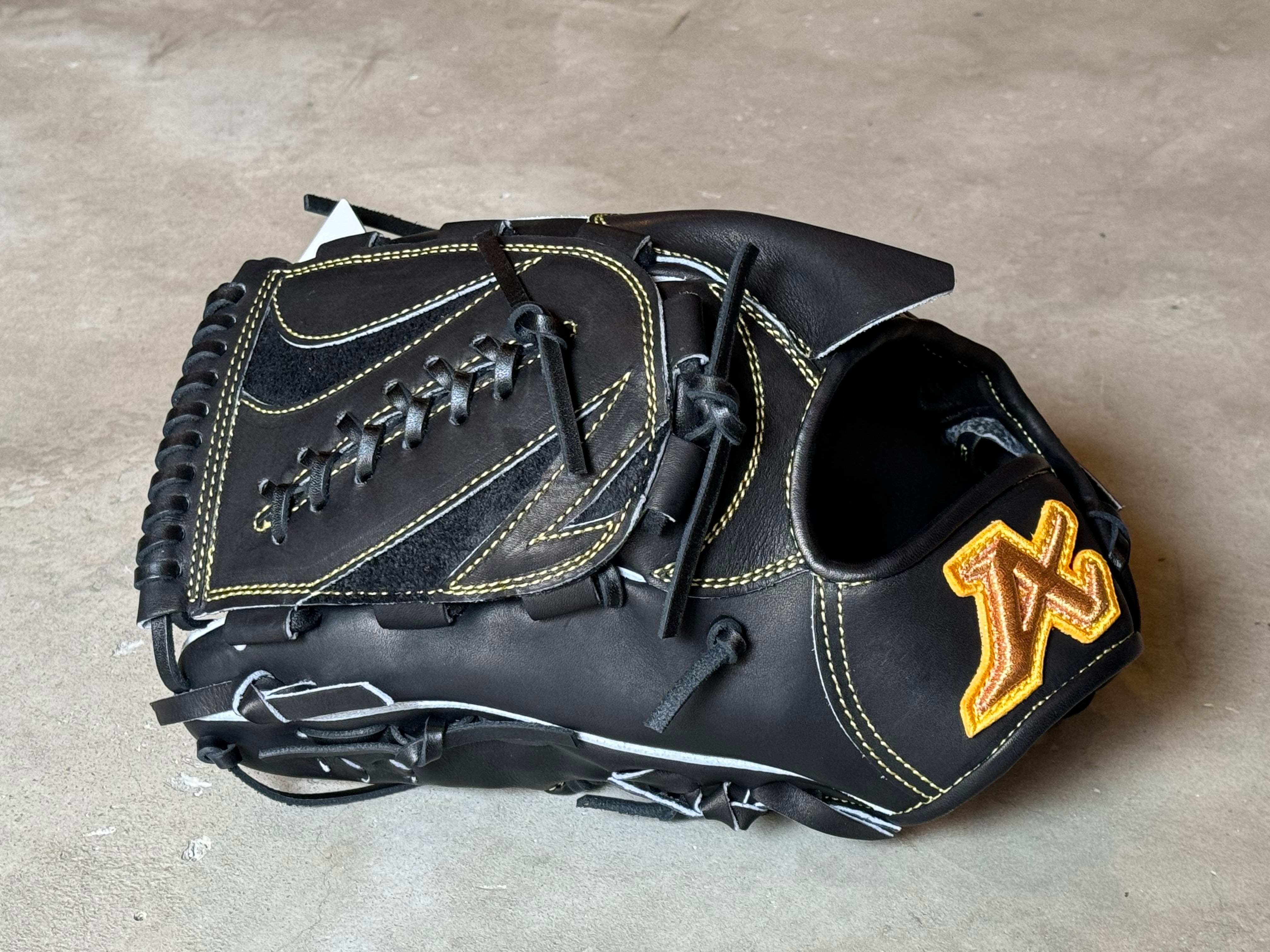 展示会限定モデル【ATOMS】硬式用グローブ 左投げ投手用 西窪職人作