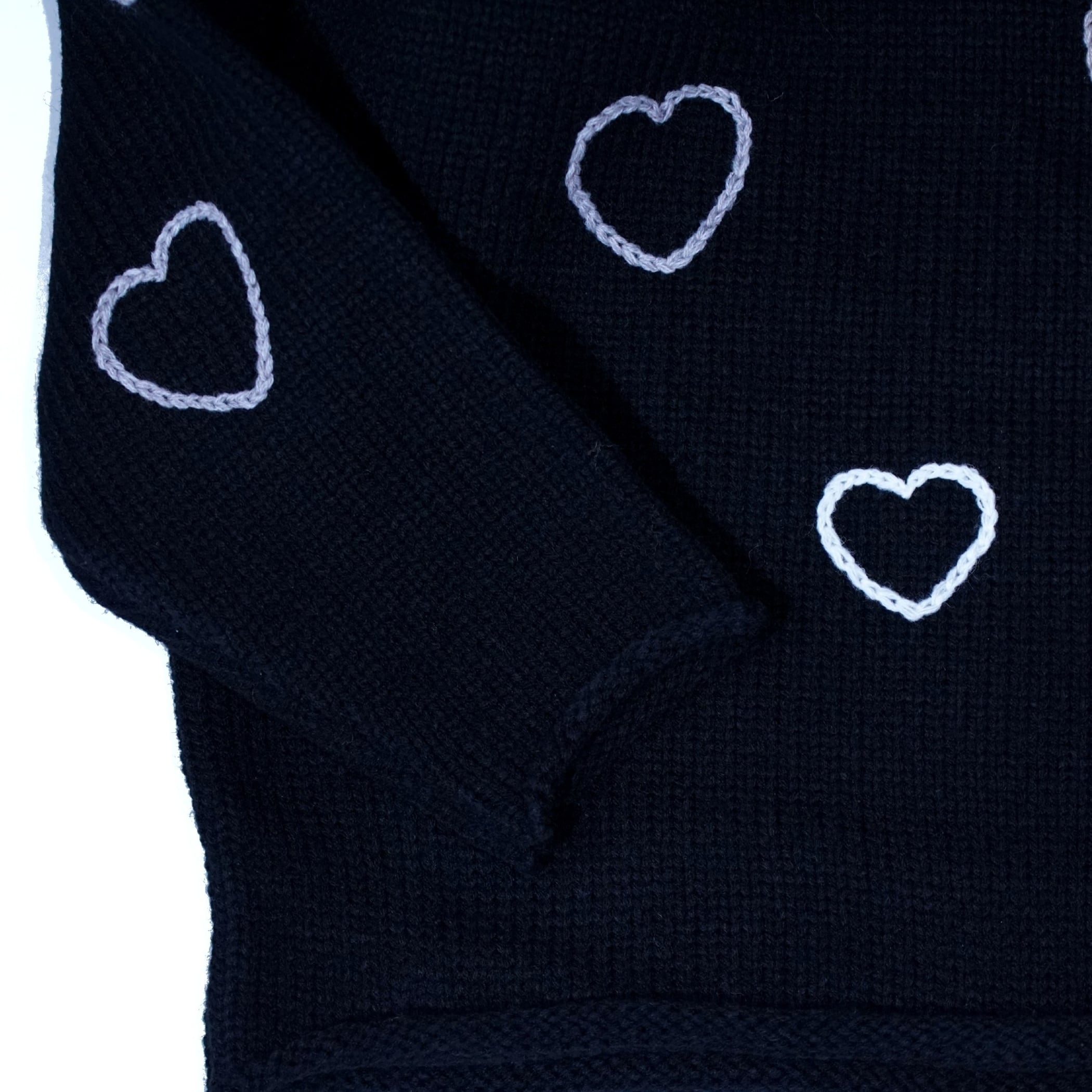 CC HAPPY HEARTFULL ROLL NECK KNIT -BLACK- | ChahChah | 公式通販