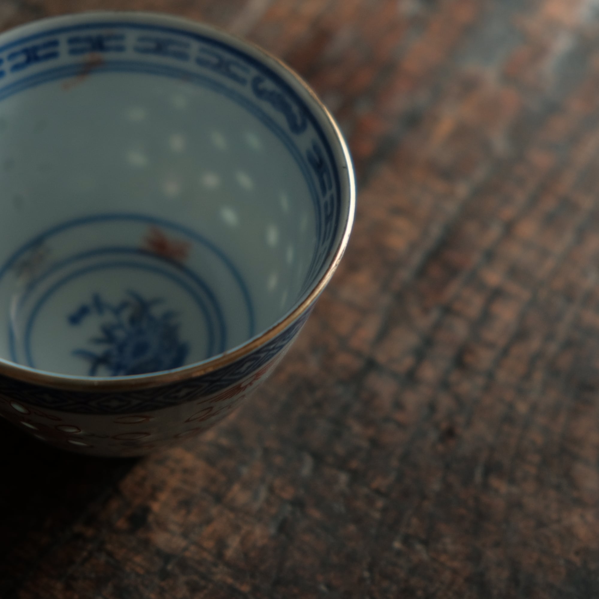 チャイナレトロで可愛い◇花と漢字。中国景徳鎮 赤絵金彩猪口 茶杯 蛍