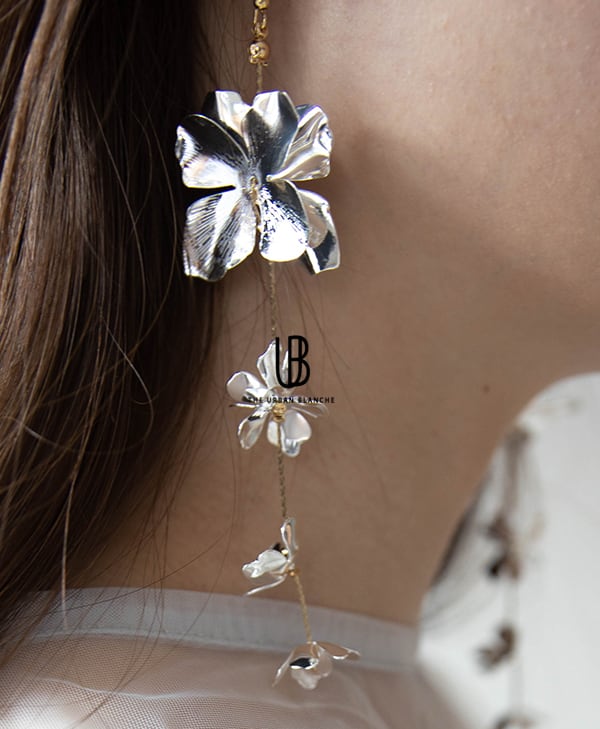 商品番号： AC0100 フラワーモチーフ シルバー ピアス 東京（表参道