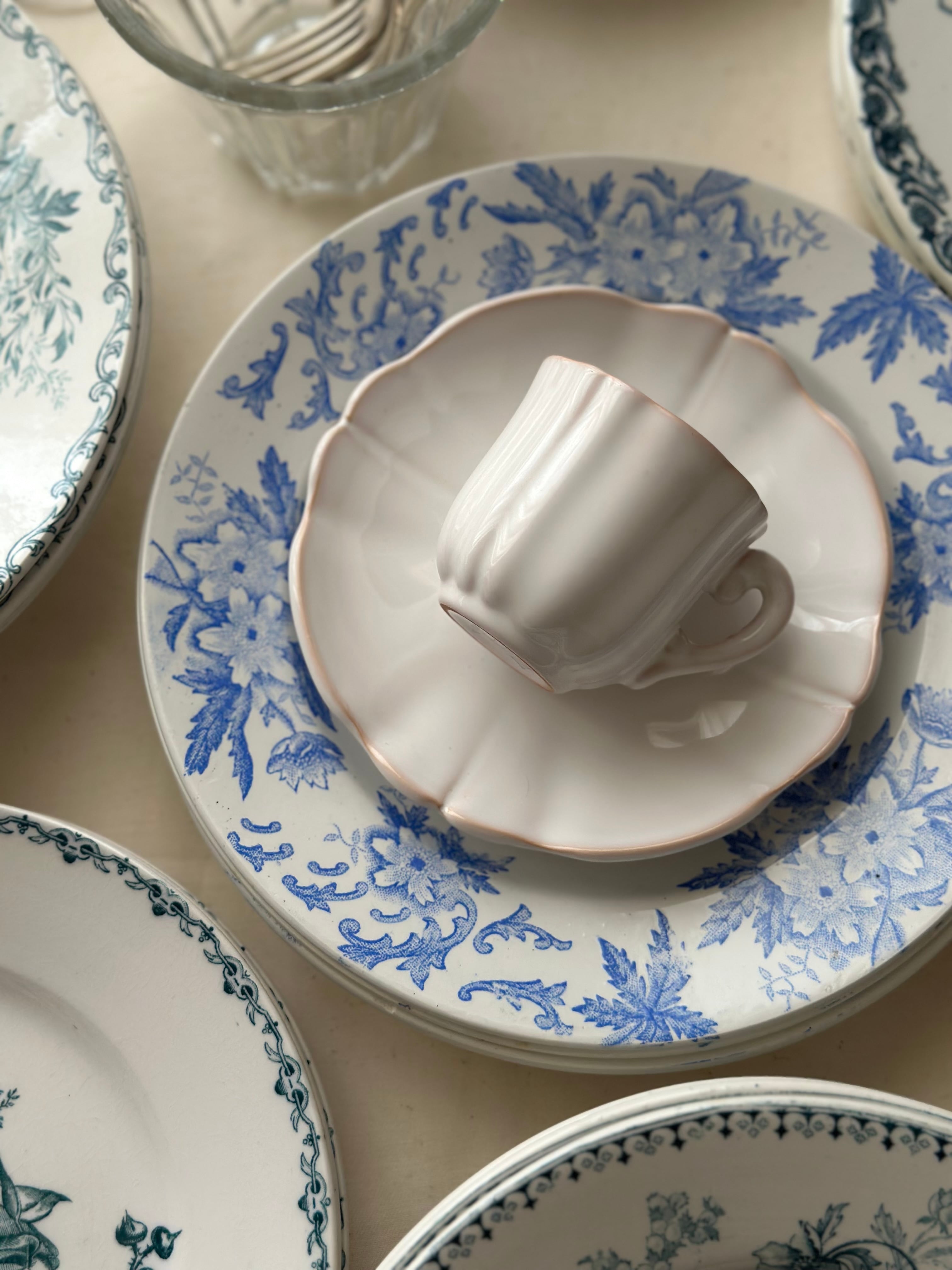 Gien ジアン / 白釉の美しいデミタスカップ＆ソーサー | VIRON antique